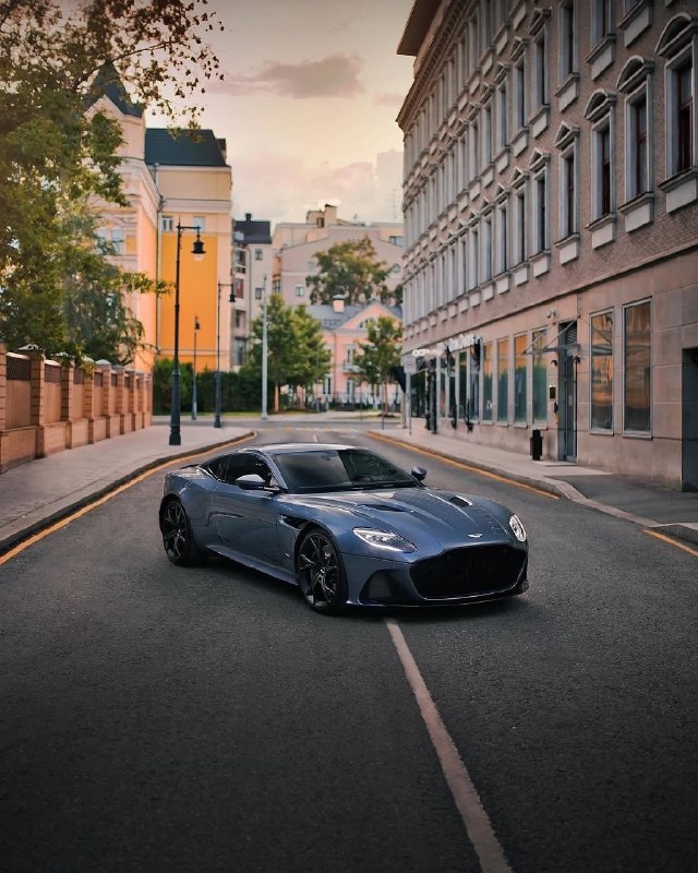 Aston Martin DBS SuperleggeraДвигатель: 5.2 V12 BiTurboМощность: 725 л.с. Крутящ