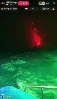 וידאו: הר הגעש אנאק קרקטואה מתפרץ באינדונזיה.