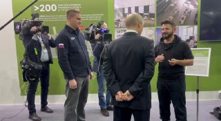 Комик Михаил Галустян анонсировал Путину шоу «Битва дронов» на ТНТ.«Это возможность раскрыть эту тему, сделать ее понятной, интересной и популярной. Планируем съемки проводить в самых красивых местах нашей с вами родины. Участники СВО, студенты, блогеры, з