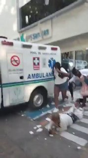 צילומים חדשים מסתובבים מרעידת אדמה בעוצמה 7.4 שפקדה היום את אזור האוקיינוס השקט של קולומביה.