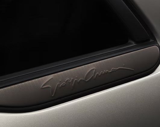Новый FIAT 500e получил версию от Armani 4