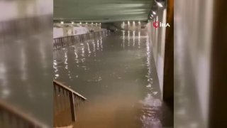 לאחר הגשם הרב שהחל בלילה באיסטנבול, הכבישים בטוזלה ופנדיק הפכו לאגמים, וכמה כלי רכב נלכדו בשלוליות.