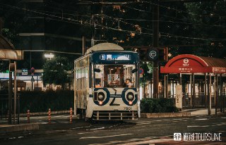 #通行线·日本铁道#【花27亿日元延伸600米，日本最短路面电车准备成环】1月26日，冈山电气轨道宣布了延伸环状化的计划案。根据计划，冈山将提供建设约0.6公里的新线，打通大云寺前与西大寺町之间的路段，从而实现环状化运行。虽然此次延伸区间的长度虽然仅有约0.6公里，但其概算事业费达到了约27.4亿日元（约合1.2亿人民币）包括了轨道与道路的设计、轨道铺设以及相关道路改良工程的费用。根据计划，延伸区间将采用单线左环运行模式，并将部分区间铺设于辅路。在车站设置方面，将在冈山艺术创造剧场周边新设“Harenowa