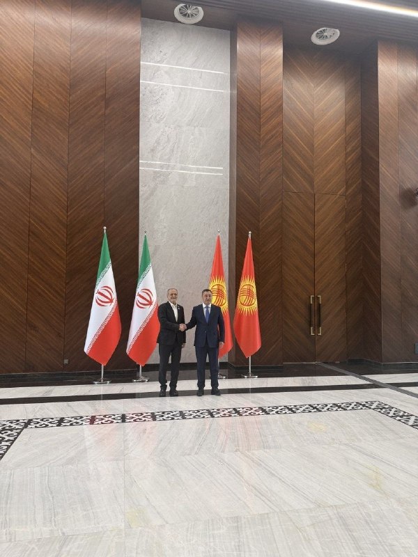 جام جم: دیدار روسای جمهور ایران و قرقیزستان در حاشیه اجلاس سران سازمان همکاری شانگهای 🔹رئیس‌جمهور ایران و رئیس‌جمهور قرقیزستان د
