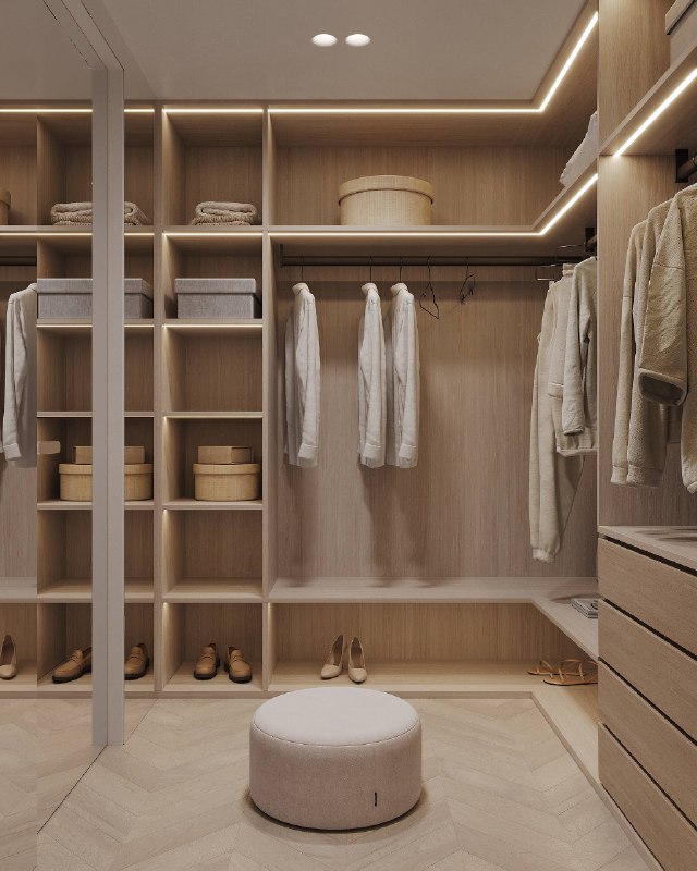 Показываем светлую, просторную и очень удобную гардеробную из проекта Открытые и закрытые зоны хранения, выдвижные ящики, отдельные секции для аксе... - изображение 2 - показываем, светлую, просторную