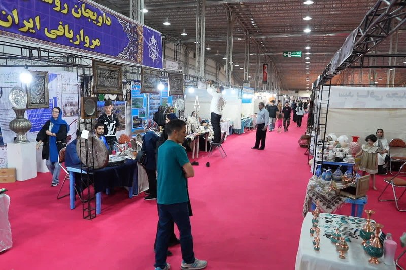 کانال خبری لالجین: 🔄حضور هنرمندان جهانشهر لالجین در هجدهمین نمایشگاه ملی صنایعدستی 🔹صنعتگران و هنرمندان شهر جهانی لالجین در هجدهمین نمایش