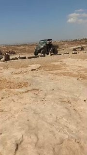 مستوطنون ينفذون جولات استفزازية في خربة أقواويس جنوب الخليل