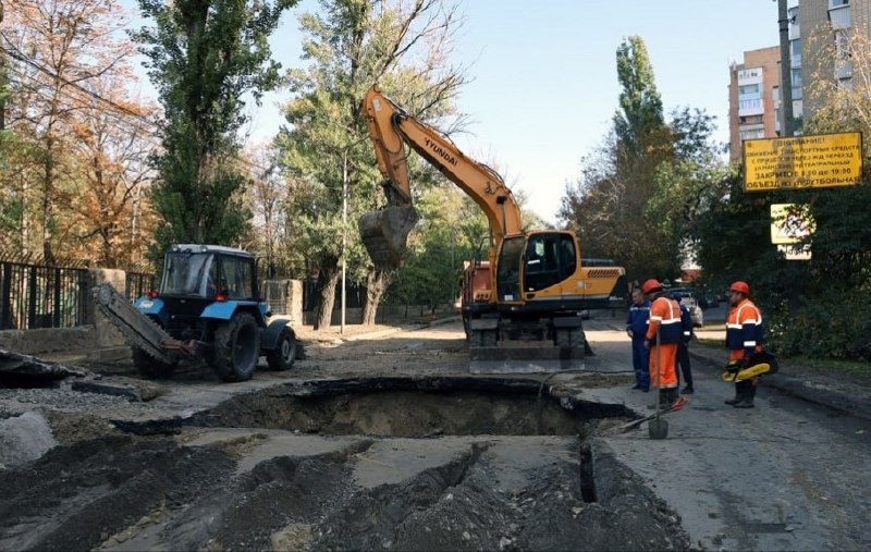 הפרקליטות פתחה בחקירה עקב כשל באספלט ברחוב זואולוגיצ'סקאיה ברוסטוב-על-דון. הפיצוץ אירע סמוך לבית מס' 18/1…