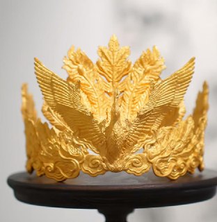 В музее Пекина мальчик случайно разбил золотую корону стоимостью 280 тысяч долларов — South China Morning PostРебенок пытался протереть защитный кейс, которым была накрыта корона, чтобы его мать сфотографировала экспонат. Кейс который не был прочно закрепл