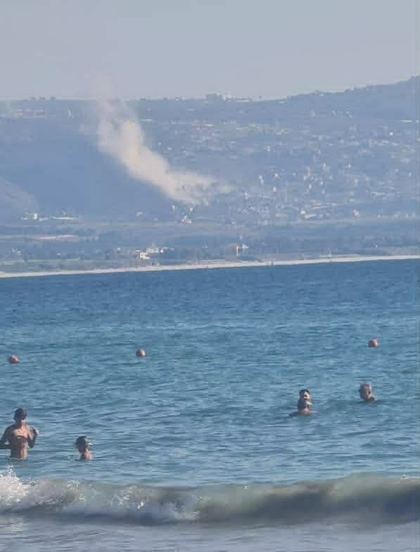 דחוף: בפעם ה-32 מאז עלות השחר...הכיבוש מבצע הפצצה בעיירה מנסורי, דרומית ללבנון.