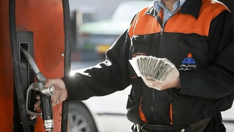 خبرهای مهم و فوری🔖: 🔻افزایش قیمت بنزین مشکلات اقتصاد انرژی را حل می‌کند؟آرش نجفی، رییس کمیسیون انرژی اتاق بازرگانی ایران:▪️اصلاح قیمت بنزین 