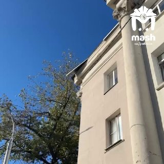 רוחות הוריקן מפילות עצים וכמעט קורעות גגות בדונייצק. תא מטען נופל שבר חלון במשרד רופא שיניים ברחוב רוזה לוק…