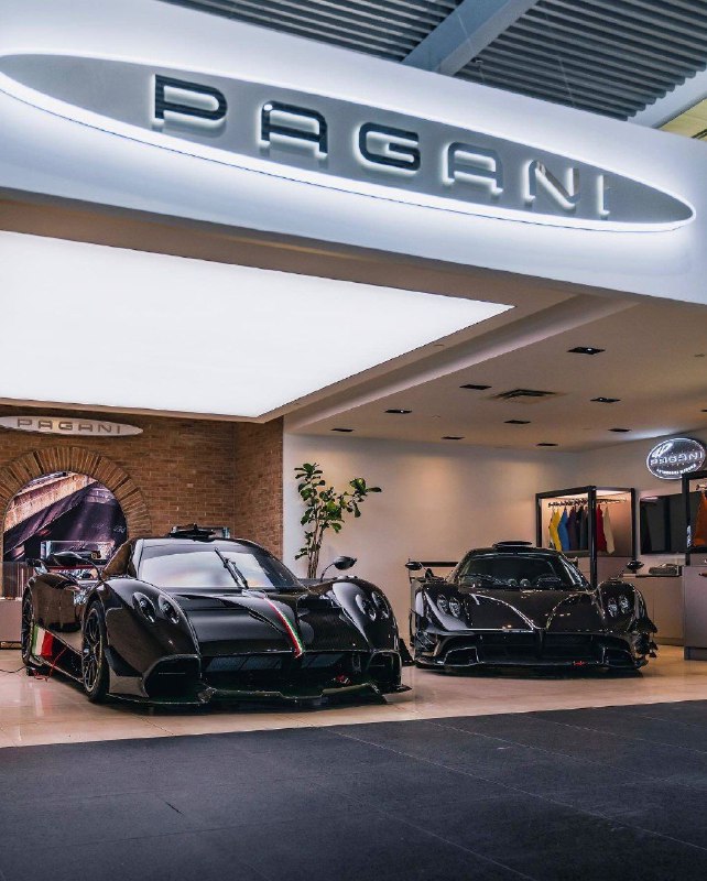 Pagani Huayra R и Pagani Zonda R 2