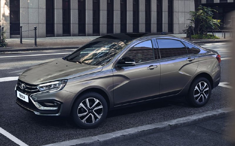 Осенью LADA Vesta получит новые опции и цвет «Фантом»