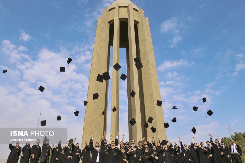 سردشت روداو: 🖼 گرامیداشت روز پزشک در آرامگاه بوعلی سینا در همدان🔹در حاشیه این مراسم دانشجویان فارغ التحصیل پزشکی نیز سوگند پزشکی یاد