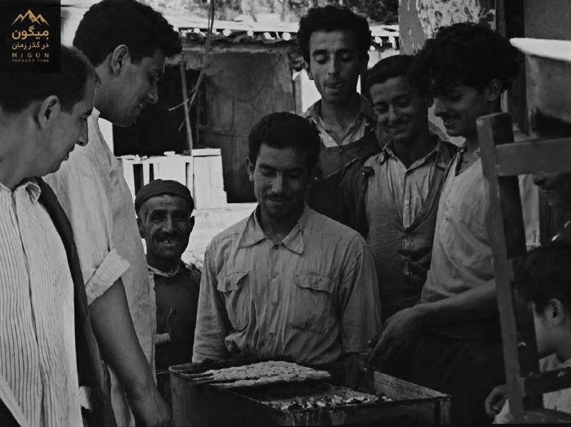 🌺میگون در گذر زمان🌺: #قدیمی‌هانفر دوم از سمت راست آقای حاج #علی_طیبی بقیه افراد ؟؟؟؟؟دهه ۳۰ شمسیاین تصویر را می‌توان از جمله عکس‌های قدیمی و 