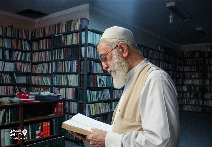 اخبار رهبر شهید انقلاب 🇮🇷: 🔹ماجرای ۳۰۰ کتاب کهنه‌ای که رهبر شهید انقلاب آنها را صحافی کردندمنش رفتاری رهبر شهید انقلاب اسلامی با مسئله کتاب و کتابخ
