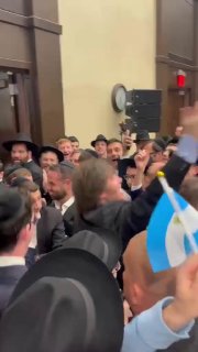 WATCH: Argentine President Miley danced and jumped with yeshiva students in Queens chanting "Aam Yisrael Chai" after receiving a pro-Israel award during his trip to the UNGA.