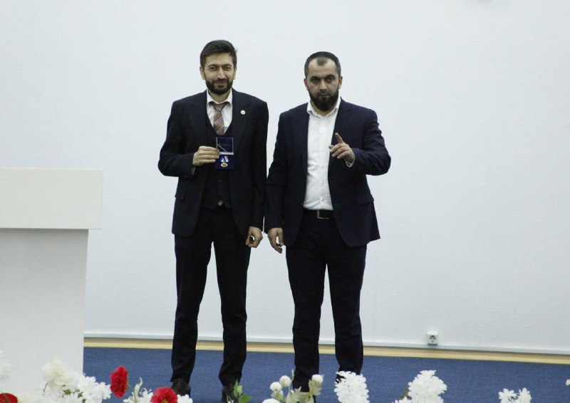 Руководитель Агентства информации и печати Дагестана Арсен Юсупов награжден Почетным знаком Союза журналистов России «Честь, достоинство, профессионали фото