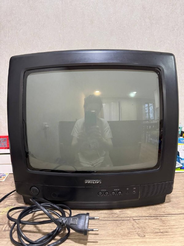 Компактный телевизор PHILIPS 15 дюймов — фото 1
