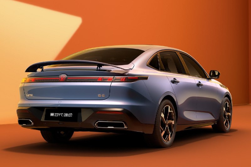 Changan Lamore получил новый салон и улучшенный мотор 3