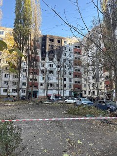 Воронеж и его пригороды под атакой беспилотников, «дежурные силы ПВО продолжают отражение атаки», сообщил губернатор Гусев.  В частности, один из беспилотников попал в бизнес-центр «Галерея Чижова».  Информации о пострадавших нет.