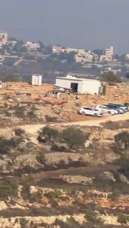 התקהלויות של מתנחלים במאחז שהוקם על אדמות איכרים באזור בורג' בעיירה סילוואד, צפונית מזרחית לרמאללה.