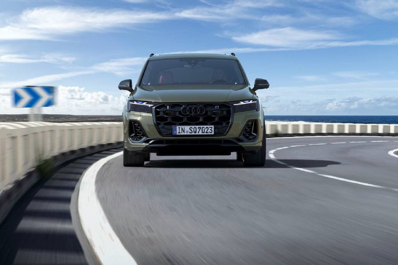 Сезон премьер от немцев продолжается. Теперь очередь Audi с обновленными Q7 и SQ7 6