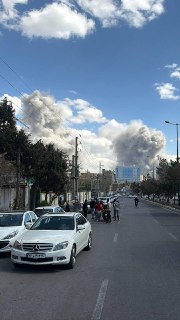 ЦАХАЛ заявил о массированной атаке на военные объекты в центре Тегерана.Агентство Mehr сообщает о серии взрывов в иранской столице.