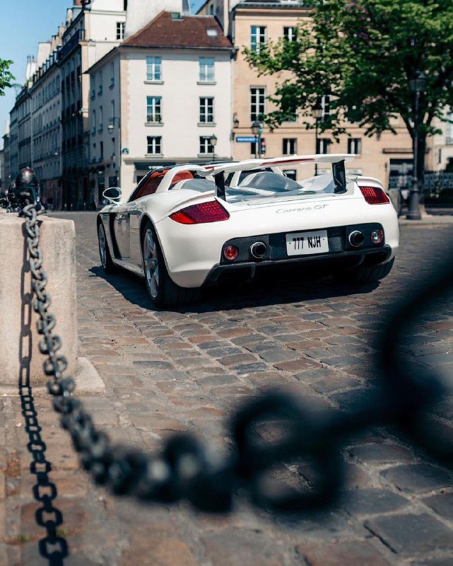 Porsche Carrera GT 8