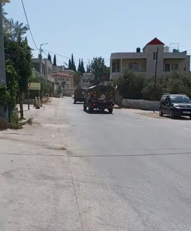 דחוף: כוחות הכיבוש מסתערים על הכפר סאלם, מזרחית לשכם, בליווי דחפור ממחסום בית פוריק.
