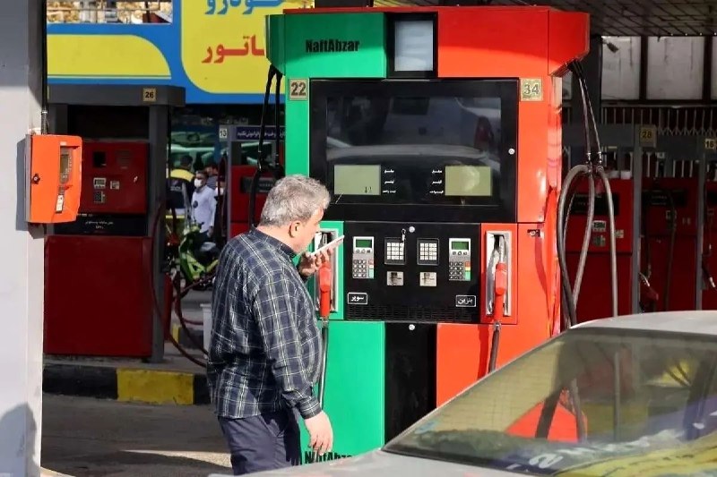 تابناک | Tabnak | مکانیسم ماشه: ‏✅ تأثیر افزایش قیمت بنزین بر بازارهای مالی و مسکن📌 امیرمحمد گلوانی، پژوهشگر و کارشناس اقتصادی معتقد است افزایش قیمت بنز