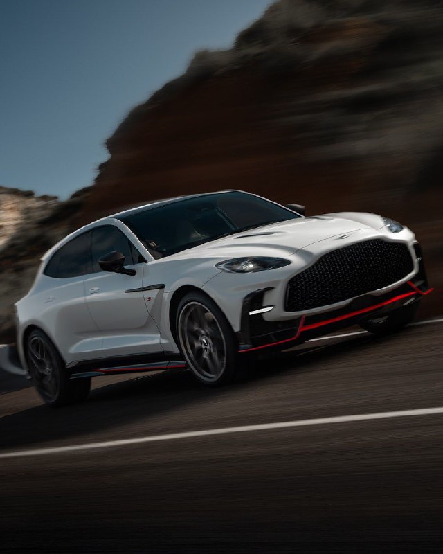Aston Martin DBX S