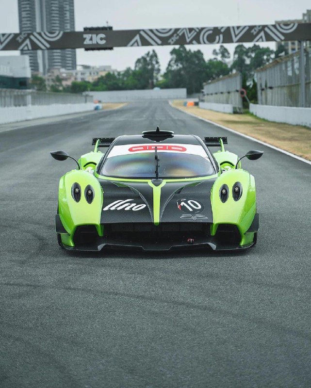 Pagani Huayra R 3