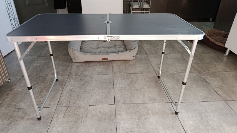Раскладной стол для кемпинга и инвертор