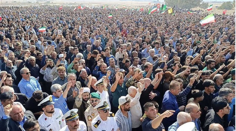 🔸 גופתו הטהורה של קפטן חיל הים ההרוג "מוסוי טבאר" נקברה בתהלוכה המפוארת של תושבי בהמה.