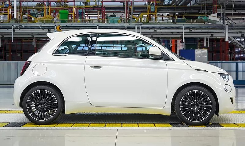 Fiat возвращает бензиновую версию модели 500 3