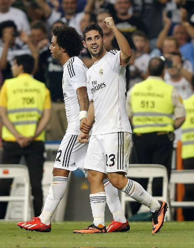رئال مادرید | Real Madrid: 🔙| بیاید برگردیم به 13 سال پیش ، روزی که ایسکو اولین بازی رسمیش رو برای رئال مادرید انجام داد و توی برد 2-1 مقابل رئال ب