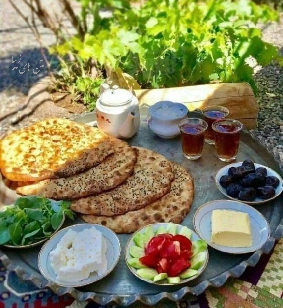 ♥️س̾ل̾ط̾ا̾ن̾ ق̾ل̾ب̾م̾ م̾ا̾د̾ر̾م̾♥️: صبح است و یک تصویر زیبا با هزاران خاطره، بازیِ انوار خورشید در کنار پنجره... آرزوهای قشنگ و زیبا ‌سهم لحظه های خوب زندگی