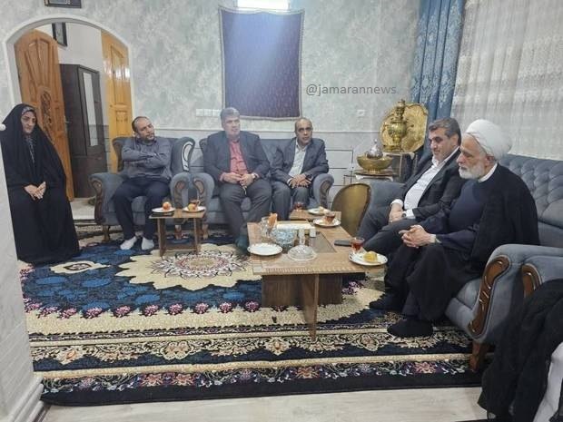 جماران: 📸 دیدار معاون حقوقی رئیسجمهور با خانواده معظم شهید مهدی حامدی▫️حجتالاسلاموالمسلمین مجید انصاری، معاون حقوقی رئیسجمهو