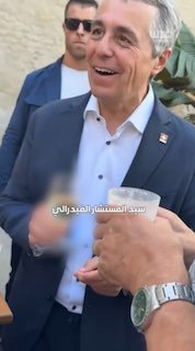 ناشط يقاطع وزير الخارجية السويسري حول الوضع في غزة