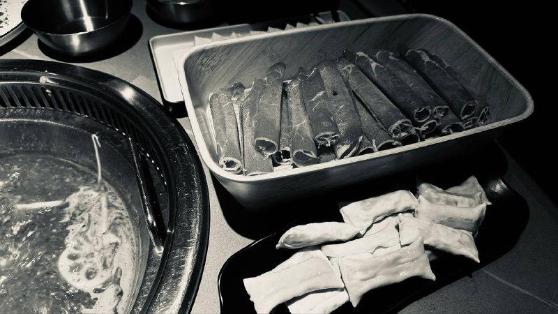 Не спеша возвращаюсь к себе, как фотограф. Для тех, кто не знал, до волос я плотно занималась фотографией — целых 8 лет.  Найдя свой стиль и внутреннее вдохновение, примерно в тот же момент я решила оставить фотографию в прошлом и полностью посвятить себя стрижкам и уходу за волосами.  После перерыва в 10 лет я решила вспомнить свой стиль и продолжить заниматься фотографией. В поисках новых открытий в себе и чтобы не утратить этот талант навсегда.  А вы когда-нибудь задумывались, что именно вы хотели бы вернуть — мечты и увлечения?Не спеша возвращаюсь к себе, как фотограф. Для тех, кто не знал, до волос я плотно занималась фотографией — целых 8 лет.  Найдя свой стиль и внутреннее вдохновение, примерно в тот же момент я решила оставить фотографию в прошлом и полностью посвятить себя стрижкам и уходу за волосами.  После перерыва в 10 лет я решила вспомнить свой стиль и продолжить заниматься фотографией. В поисках новых открытий в себе и чтобы не утратить этот талант навсегда.  А вы когда-нибудь задумывались, что именно вы хотели бы вернуть — мечты и увлечения?