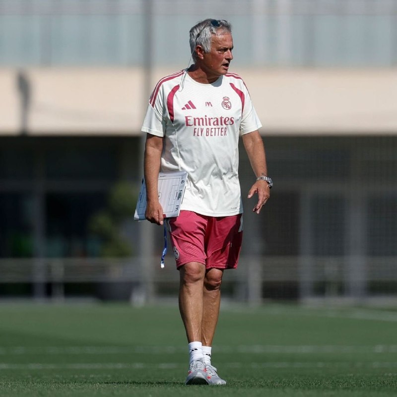 RealMadridCFNews | رئال مادرید سی اف نیوز: 💢روتین مورینیو 🚨مارکا 📝:⚪️ مورینیو صبحهایش را با صبحانههای سریع، خواندن روزنامهها، تحلیل، انجام تنظیمات تاکتیکی و نها