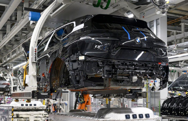 Компания BMW начала выпуск обновленного iX 5