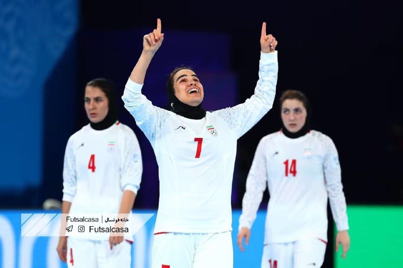 خانه فوتسال-Futsalcasa: ⭕️ پس از سالها درخشش در سطح ملی و باشگاهی💢 پرواز فرشته فوتسال ایران به سوی مستطیل سبز رنگ!فرشته کریمی، کاپیتان سال‌های ا