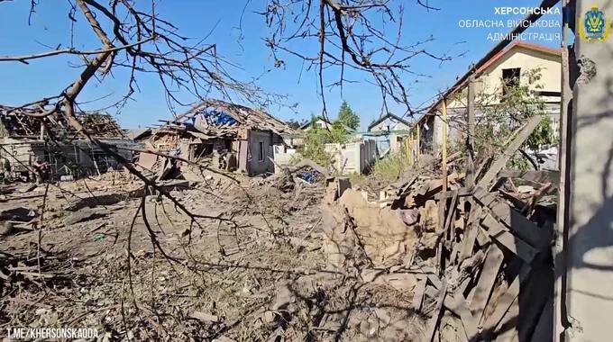 Росіяни вдарили по Центральному району Херсона двома КАБами