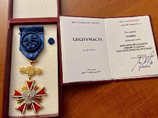Президент Польши Навроцкий объявил о решение лишить Зеленского ордена Белого орла — высшей награды республики:   «Хочу подчеркнуть, что это решение не направлено против украинского народа. Оно не меняет стратегического направления польской политики безопас