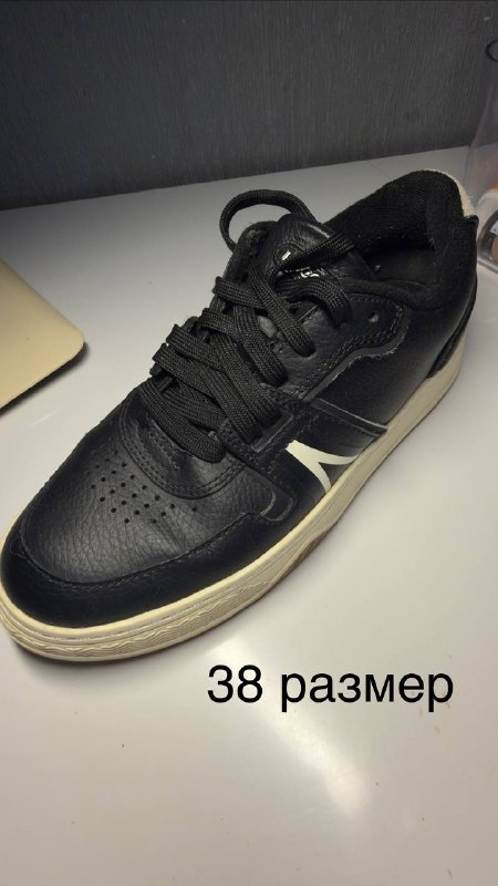 Женскиекроссовки Lacoste 38 размер