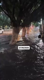 סרטון של גשם זלעפות חזק ברחוב אל מונטזה בשכם לאחר גשם כבד שירד היום
