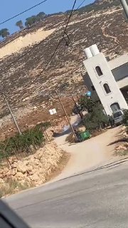 דחוף: כוחות הכיבוש יורים פצצות גז לעבר פלסטינים שהדפו מתקפת מתנחלים בכפר אל-מוג'יר ברמאללה.